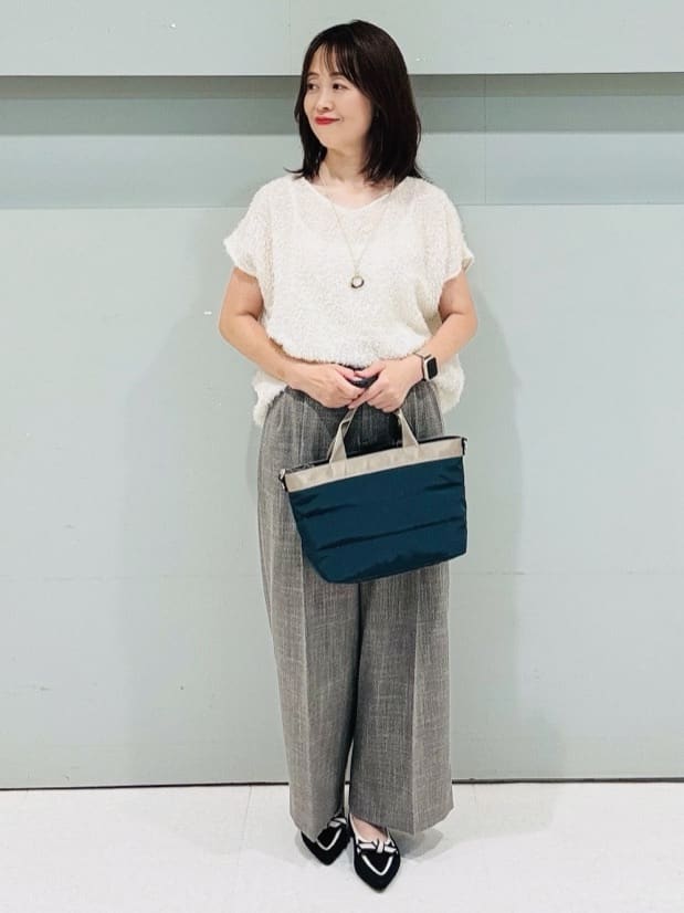 makiさんの「UNTITLED｜【セットアップ可/洗える】フェザーフレンチスリーブブラウス」を使ったコーディネート