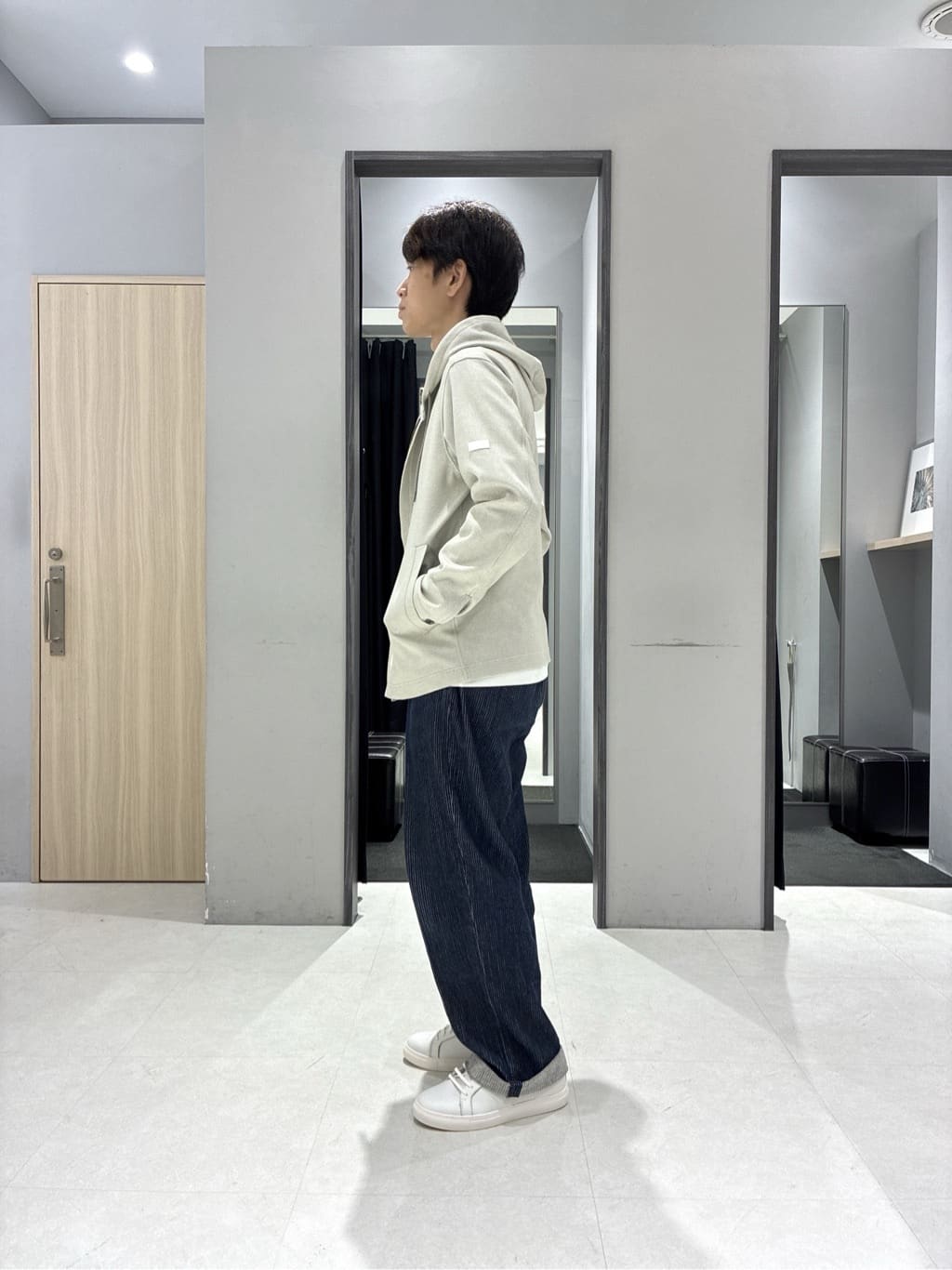 わいずみさんの「TAKEO KIKUCHI｜【JUST ONE LAYER】ダウンファブリックZIPパーカー」を使ったコーディネート