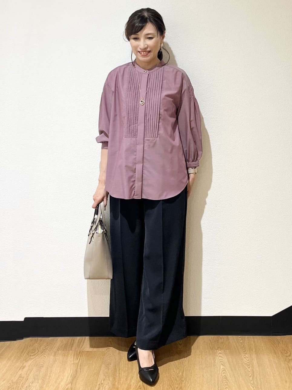 ayaさんの「Reflect｜【程よいゆとり感／体型カバー】ピンタックデザインシャンブレーブラウス」を使ったコーディネート