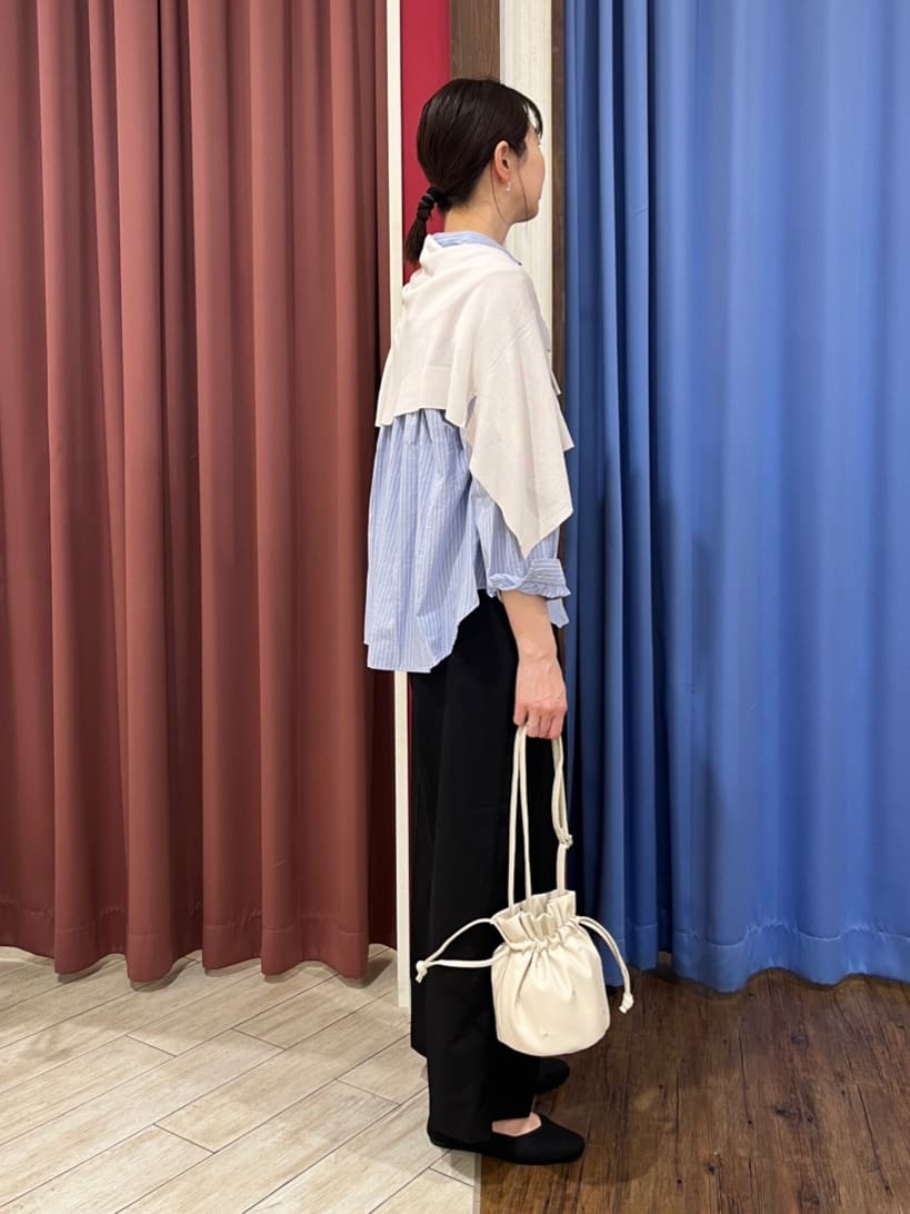 muさんの「SHOO･LA･RUE｜◆【洗える】バックギャザーがポイント 綿ワッシャー前開きシャツ」を使ったコーディネート