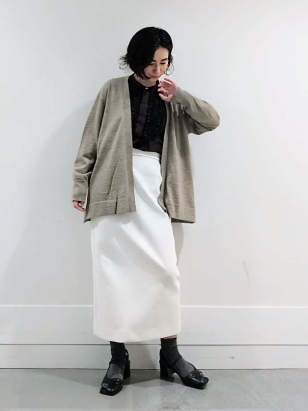 ミズタさんの「UNTITLED｜【アンサンブル可/洗える/ボタンなし】シルクウールカシミヤ 着流しカーディガン」を使ったコーディネート