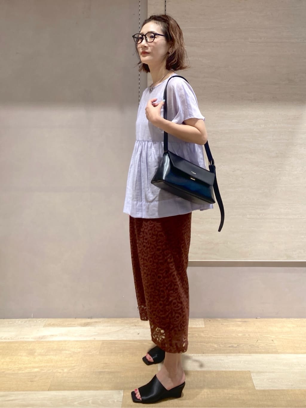 たけねぇさんの「OPAQUE.CLIP｜麻混シアーペプラムブラウス【洗濯機洗い可】」を使ったコーディネート