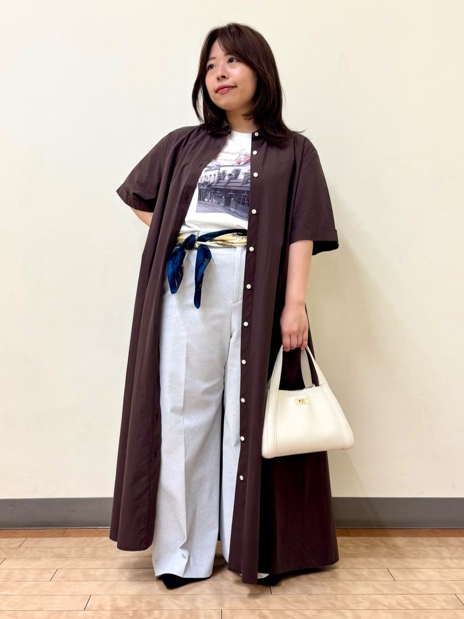katoさんの「UNTITLED｜【手洗い／88cm正方形】シアー素材チェーン柄スカーフ」を使ったコーディネート