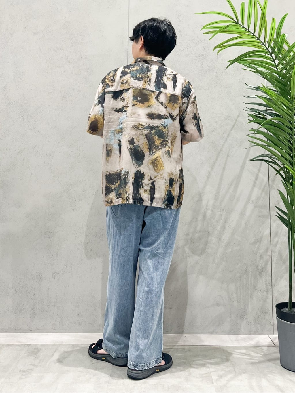 SHI-MAさんの「THE SHOP TK｜アートプリントメッシュ半袖シャツ　【洗濯機OK】」を使ったコーディネート