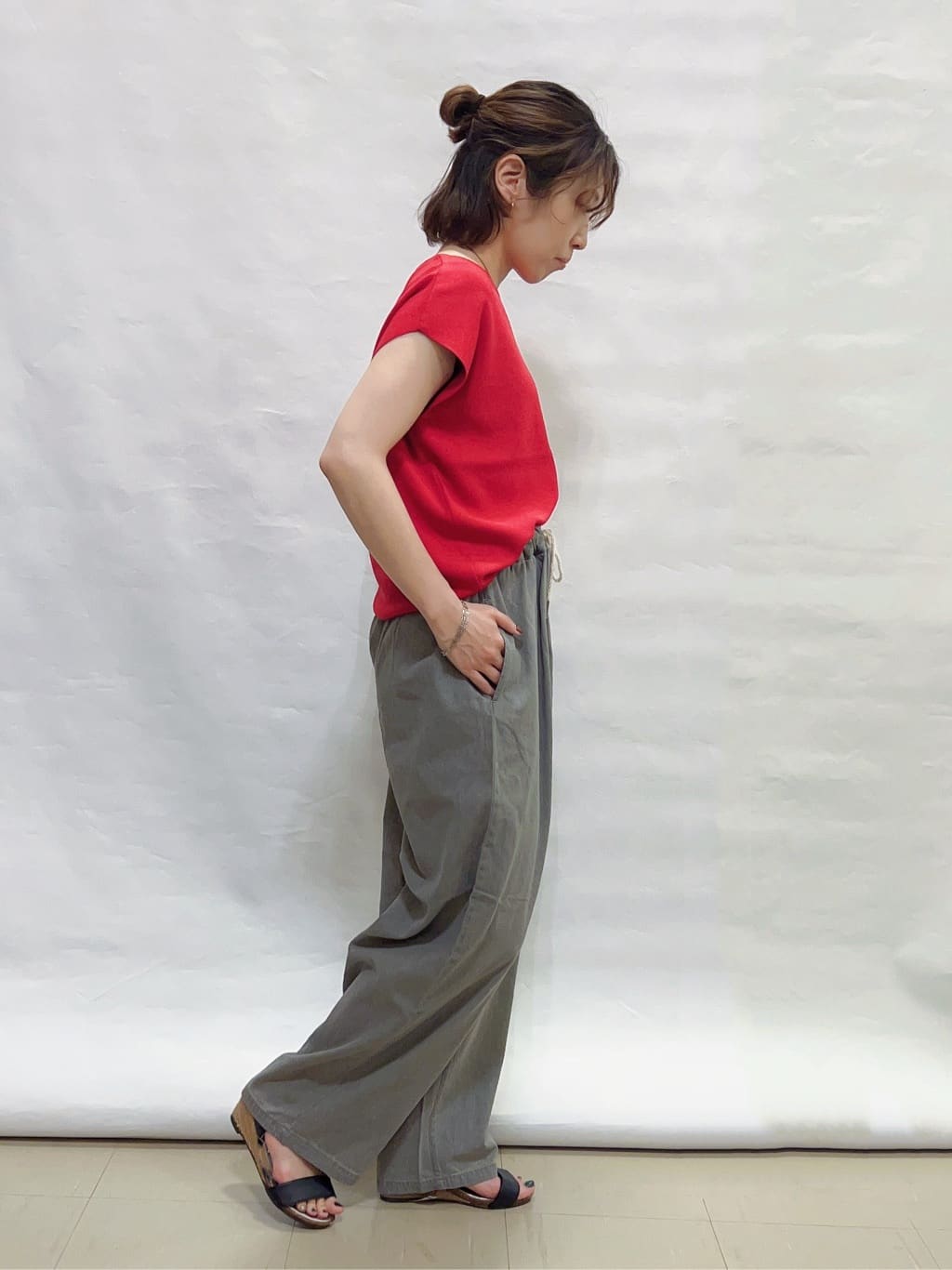 まっつんさんの「SHOO･LA･RUE｜【洗える/S-LL/ひんやり】さらりと好印象　総針フレンチスリーブニット」を使ったコーディネート