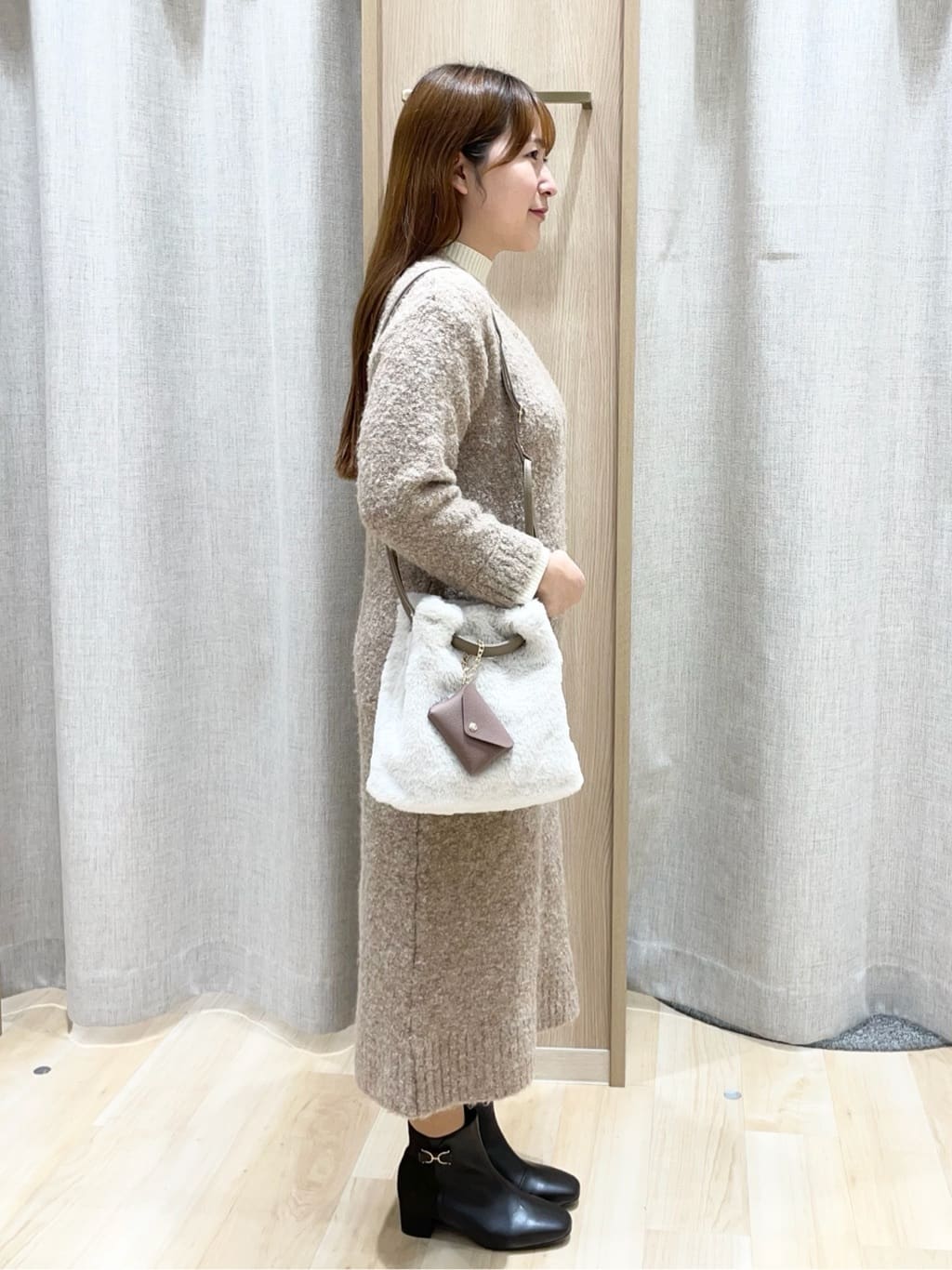 Aikoさんの「grove｜一枚でレイヤードコーデ完成！ブークレーニットワンピース」を使ったコーディネート