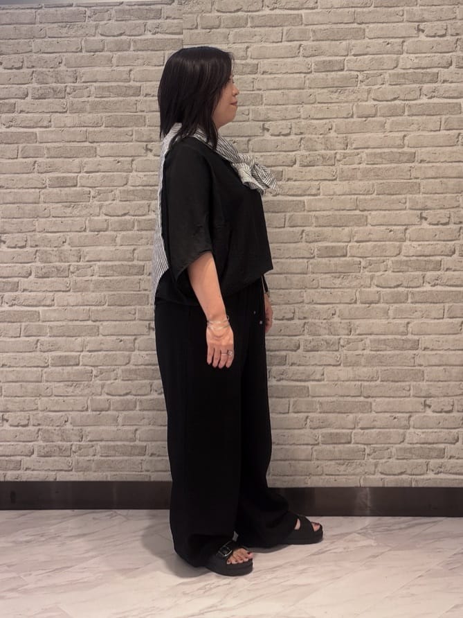 Akiさんの「INDIVI｜【洗える／UVケア／SETUP可能】ドロストワイドパンツ」を使ったコーディネート