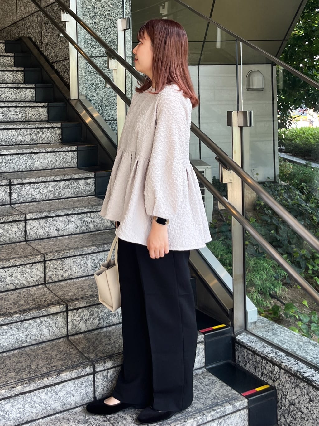 HANNAさんの「OPAQUE.CLIP｜【軽量／2WAY／通勤対応】フロントベルトデザインミドルトートバッグ」を使ったコーディネート