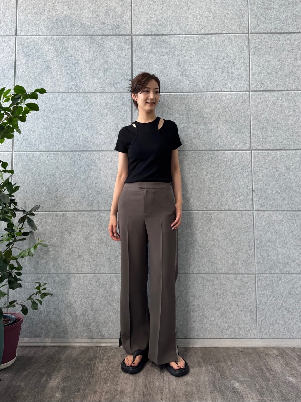 uchi__yamaさんの「CODE A｜line zip trousers」を使ったコーディネート