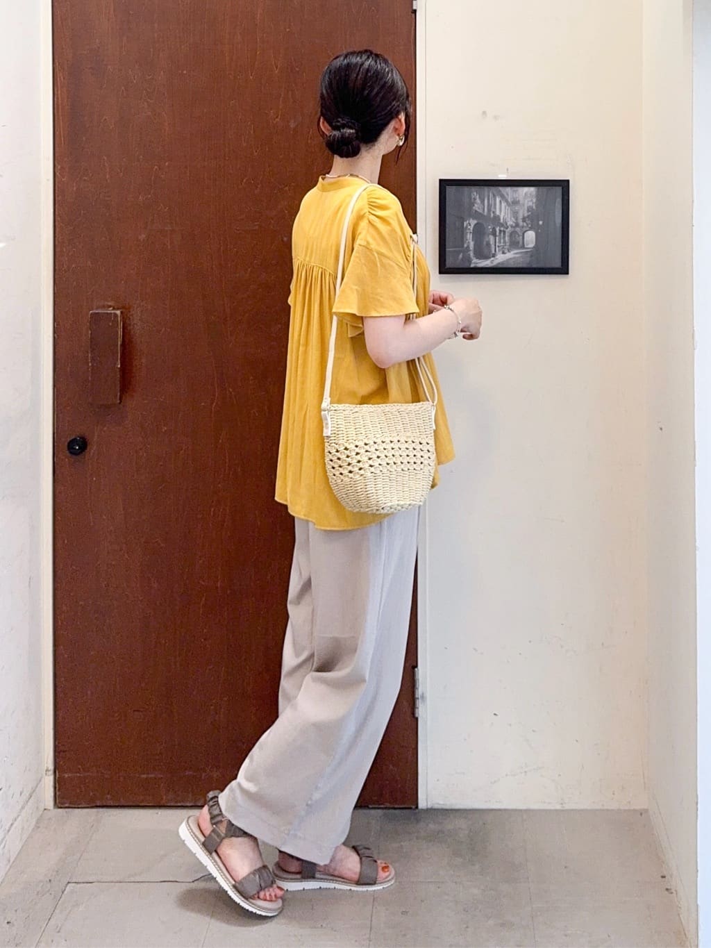 𝐇𝐢𝐫𝐨𝐦𝐢さんの「SHOO･LA･RUE｜【着丈選べる】触れる度ひんやり ゆるきれい イージーワイドパンツ」を使ったコーディネート