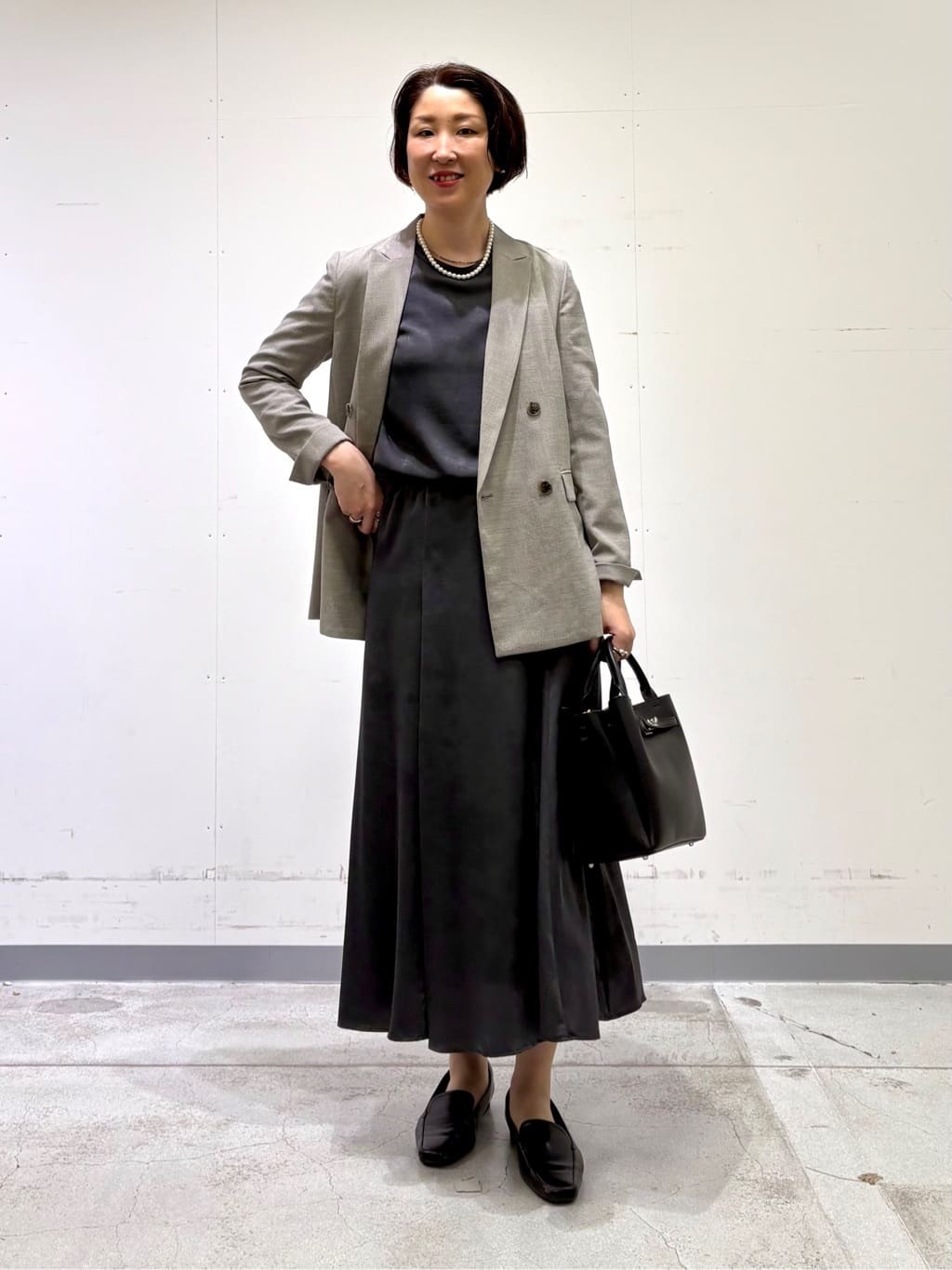 yuriさんの「INDIVI｜【セットアップ可能】スエード調サテンブラウス」を使ったコーディネート