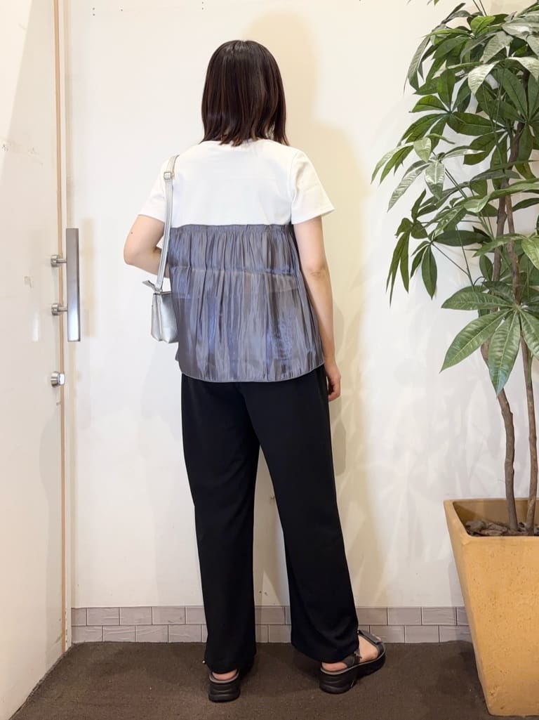 宗形さんの「SHOO･LA･RUE｜【S-LL/ストレッチ】脚のラインを拾いにくい スマートワイドパンツ」を使ったコーディネート