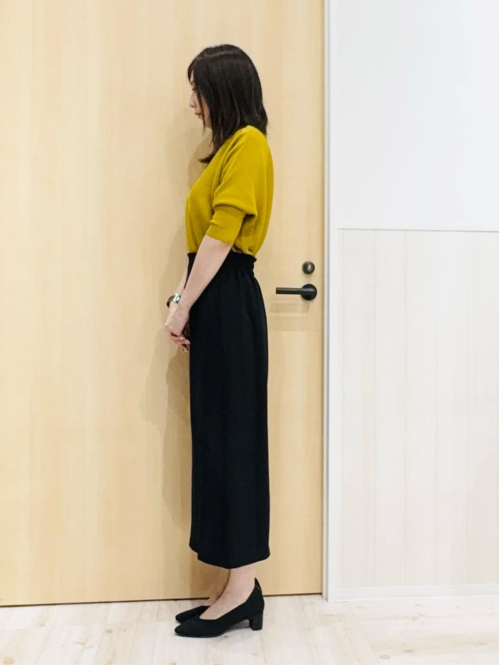 Naさんの「SHOO･LA･RUE｜【洗濯後しわになりにくい】ポケット付き ナロースカート」を使ったコーディネート