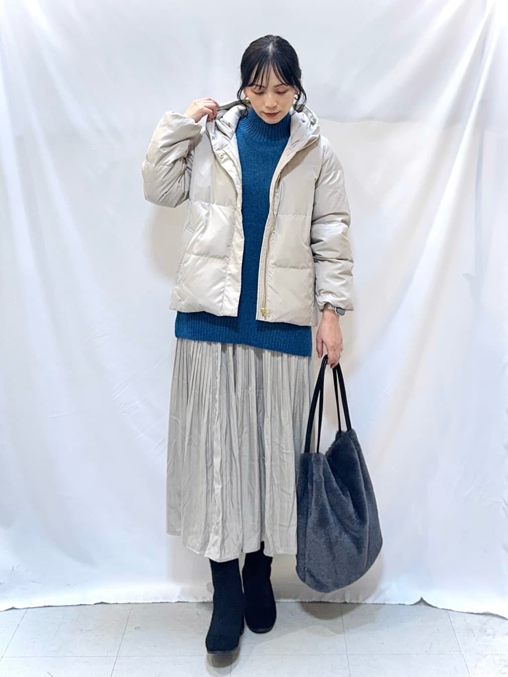 𝐇𝐢𝐫𝐨𝐦𝐢さんの「SHOO･LA･RUE｜【撥水/洗える】ショートフーディーダウン」を使ったコーディネート