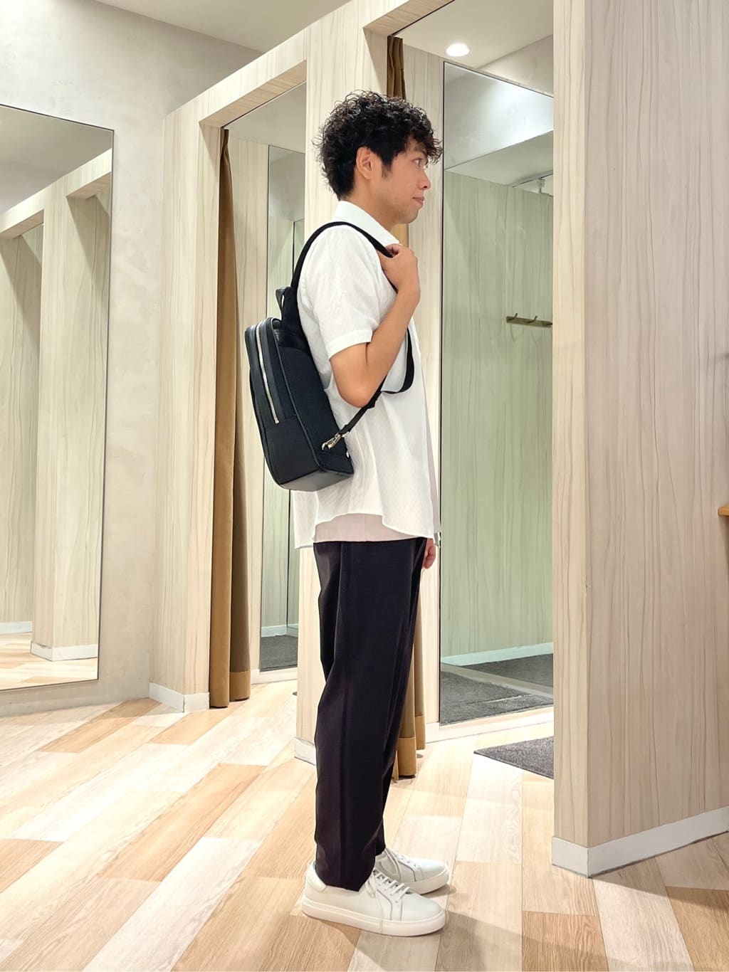 URAさんの「TAKEO KIKUCHI｜【3Dナイロンストレッチ】スリムイージーパンツ」を使ったコーディネート