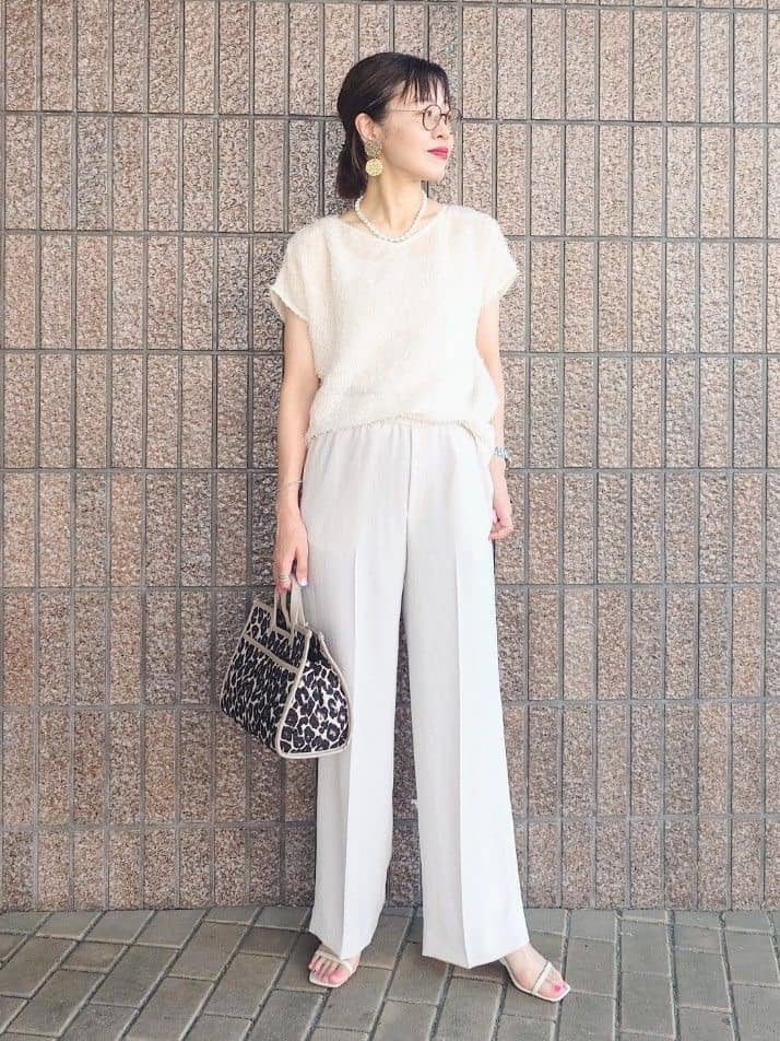 MUTSUKOさんの「UNTITLED｜【セットアップ可/洗える】フェザーフレンチスリーブブラウス」を使ったコーディネート