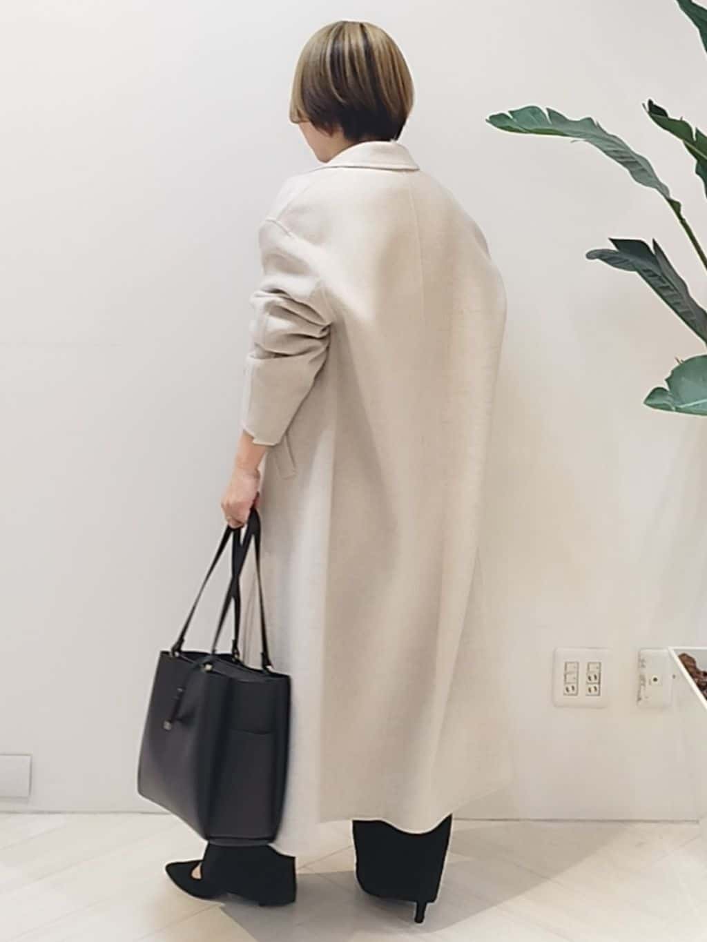 s u g iさんの「UNTITLED｜【ロング丈/軽やか】テーラード　リバーコート」を使ったコーディネート