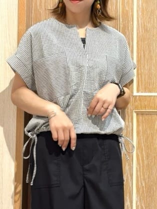 meiさんの「SHOO･LA･RUE｜【洗える/S-LL】シルエット変化を楽しめる サッカーストライプ柄スキッパートップス」を使ったコーディネート