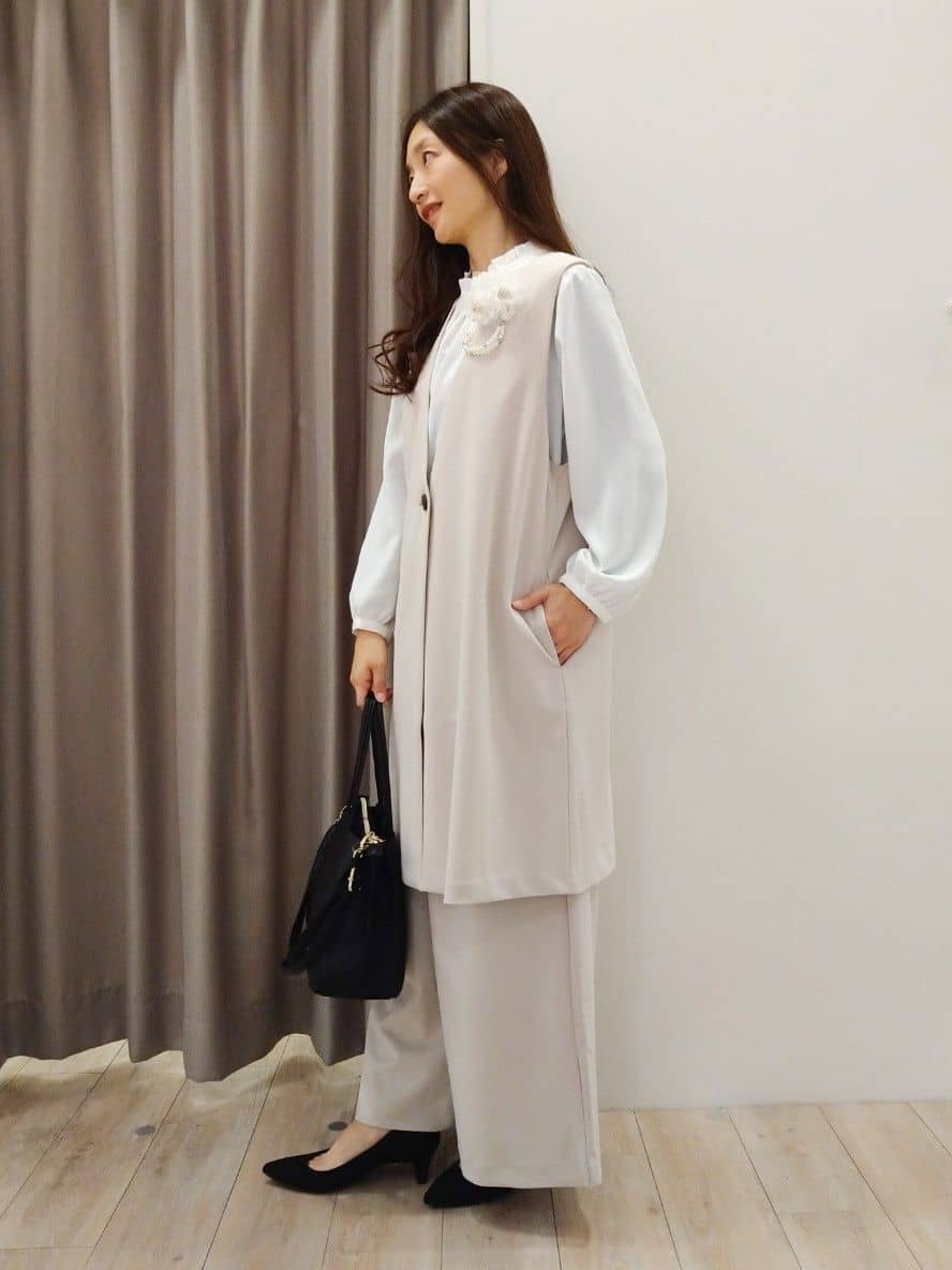 mi-saさんの「SHOO･LA･RUE｜【通勤/デイリー/セットアップ可】マルチに使える カットジョーゼット ワイドパンツ」を使ったコーディネート