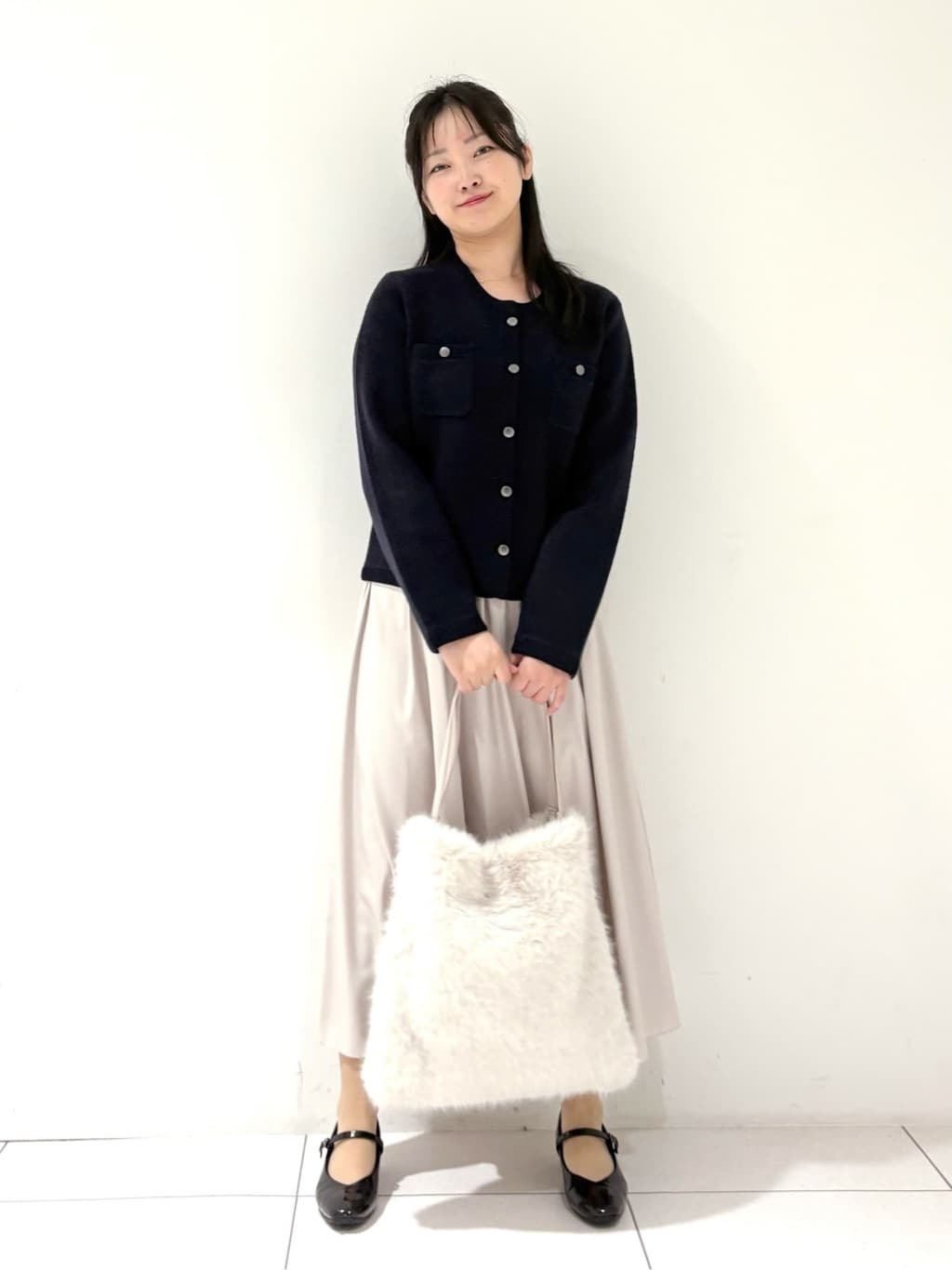 momokoさんの「INDIVI｜【ミニブークレ素材】ジャケットライクカーディガン」を使ったコーディネート