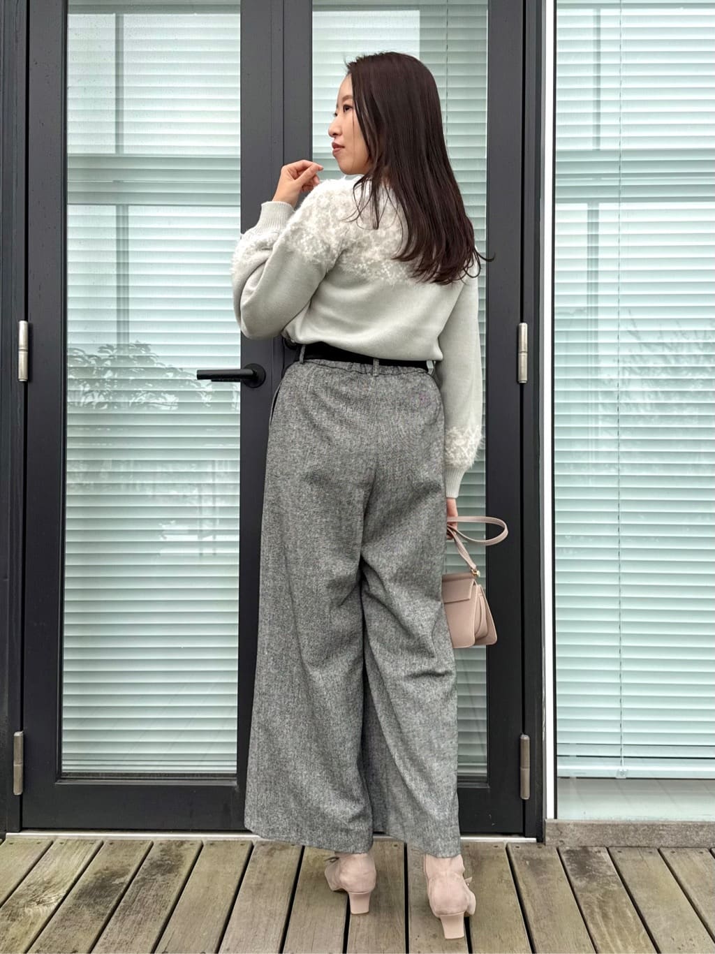 teiさんの「Couture brooch｜【上品華やか・通勤】ラメツイード ワイドパンツ」を使ったコーディネート