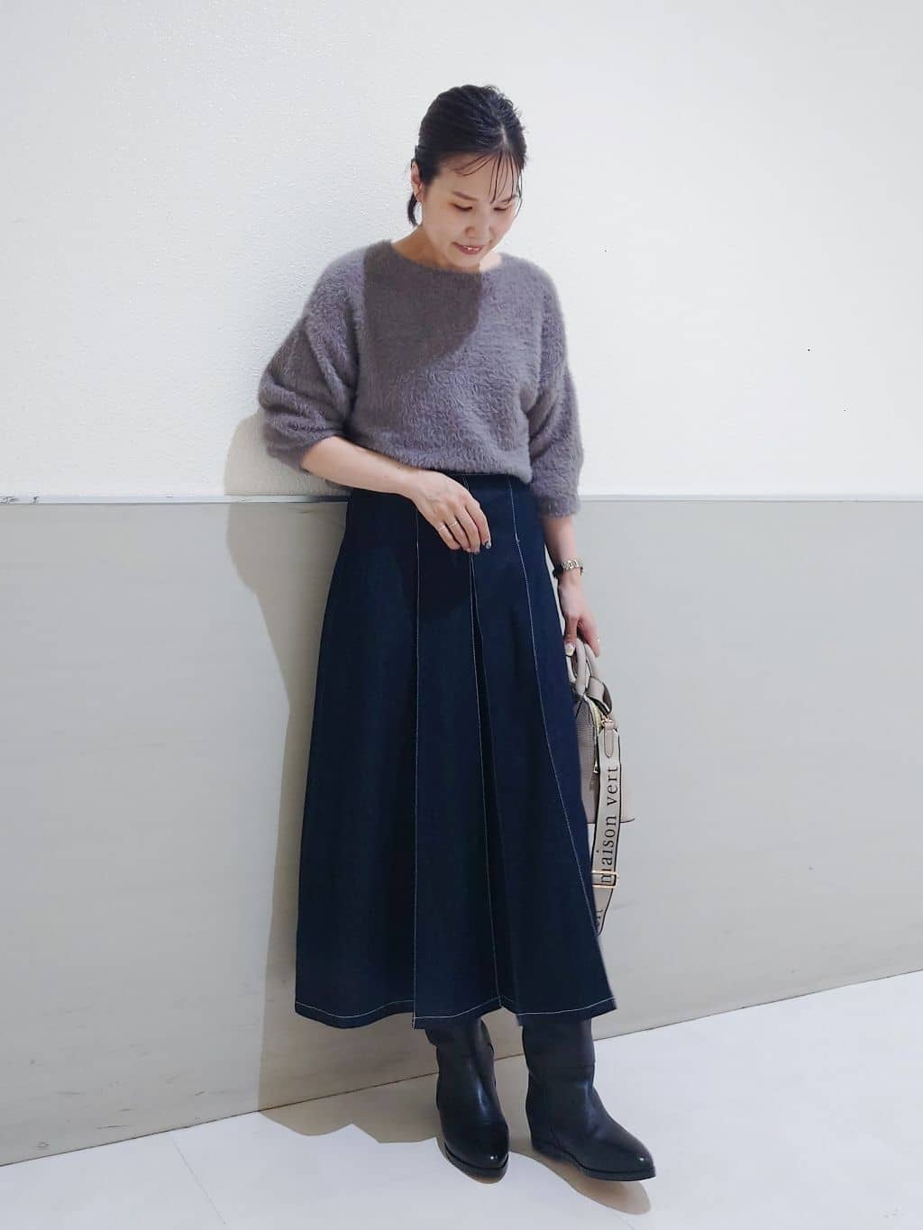 maruさんの「THE SHOP TK｜シーズンレスで使える デニムタックスカート/洗える」を使ったコーディネート