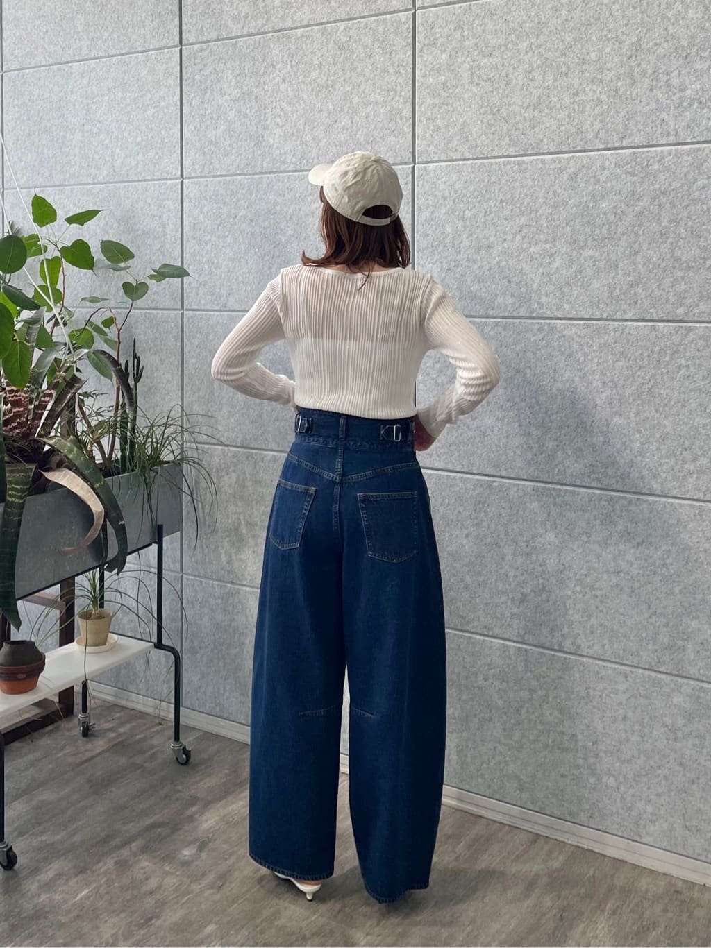 ねねさんの「INDIVI｜ハイウエストカーブデニム」を使ったコーディネート