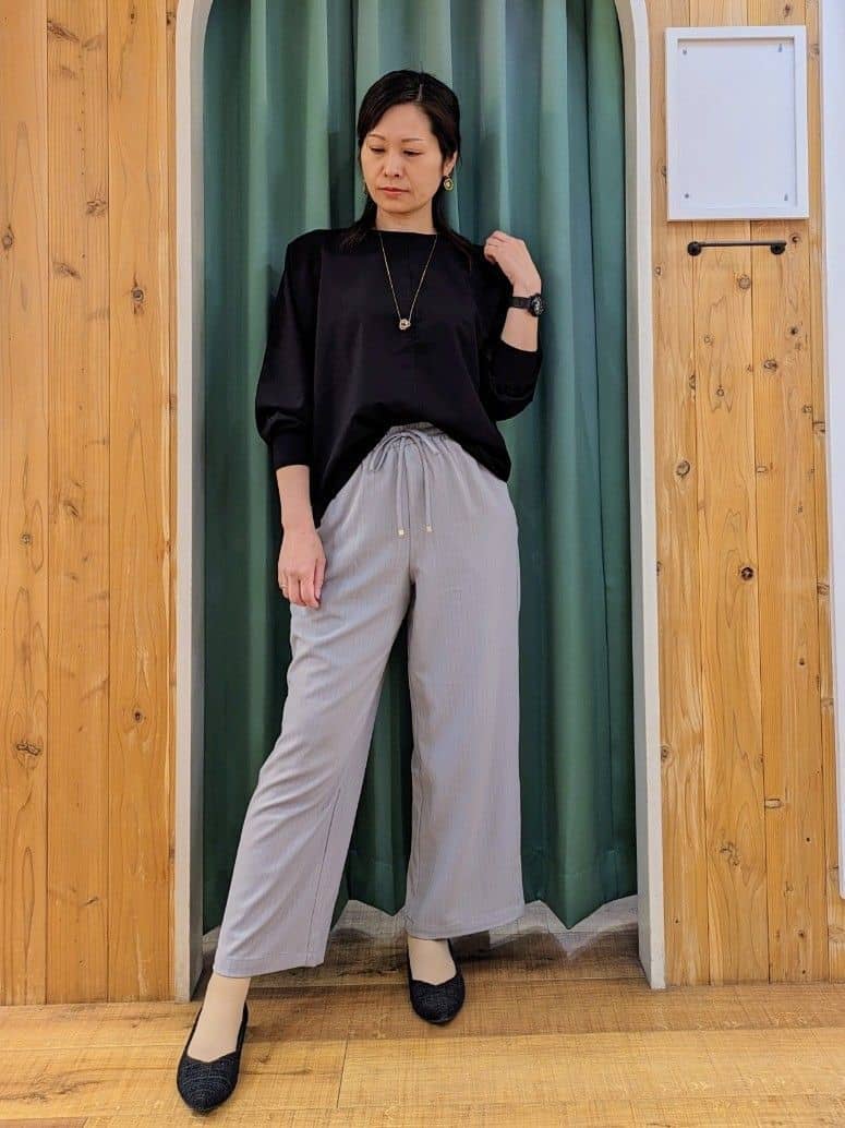 ショーコラさんの「SHOO･LA･RUE｜◆【高レビュー/洗える/洗濯後シワになりにくい/体型カバー】お袖ゆったり さらさらドルマンブラウス」を使ったコーディネート