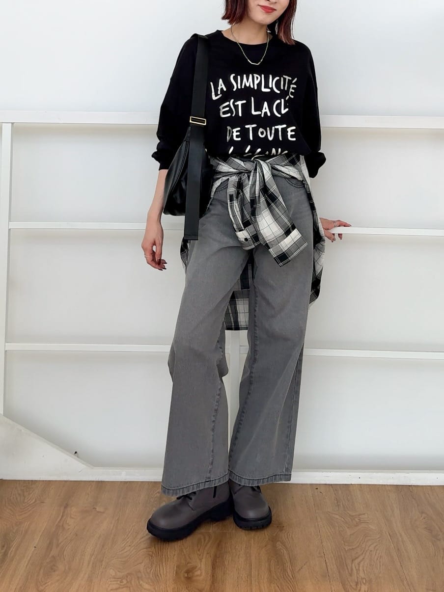 𝐜𝐡𝐢𝐤𝐚さんの「SHOO･LA･RUE｜グラフィックアソート BIGロンT」を使ったコーディネート