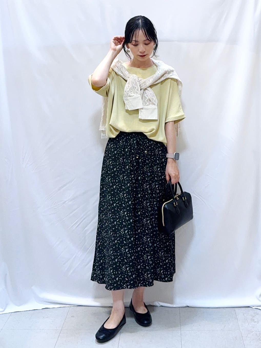 𝐇𝐢𝐫𝐨𝐦𝐢さんの「SHOO･LA･RUE｜【セットアップ可】レース使いが美しい バンドカラーシャツ」を使ったコーディネート