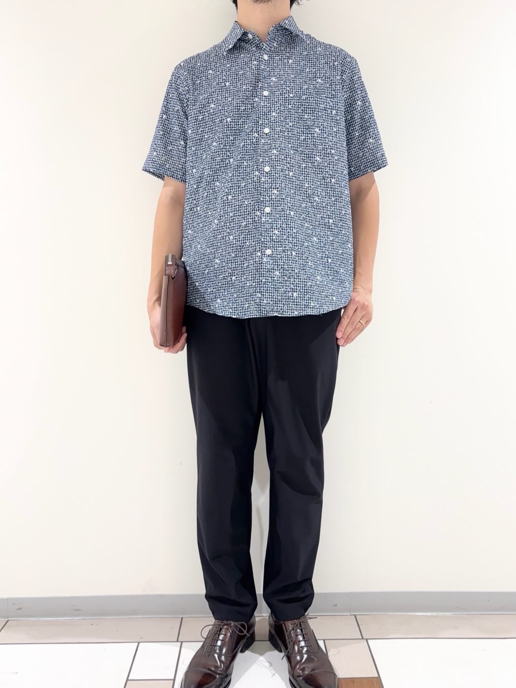 及川さんの「TAKEO KIKUCHI｜【COOL CITY WEAR】エアートール パンツ /接触冷感・通気性」を使ったコーディネート