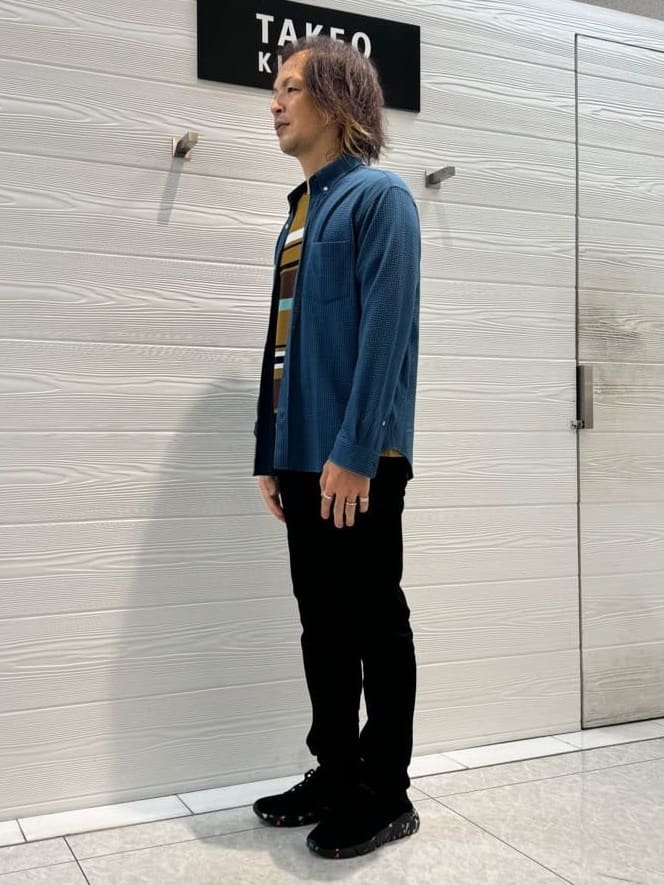 井出恭輔さんの「TAKEO KIKUCHI｜【Sサイズ～】ストレッチ デニム パンツ」を使ったコーディネート