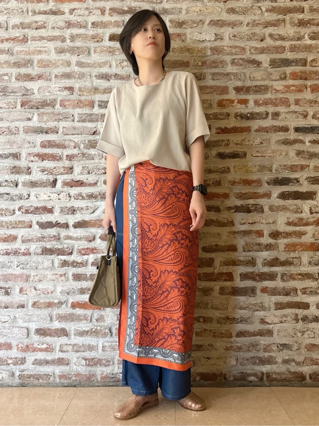 しばさんの「THE SHOP TK｜麻調メッシュブラウス【二の腕カバー/洗える】」を使ったコーディネート