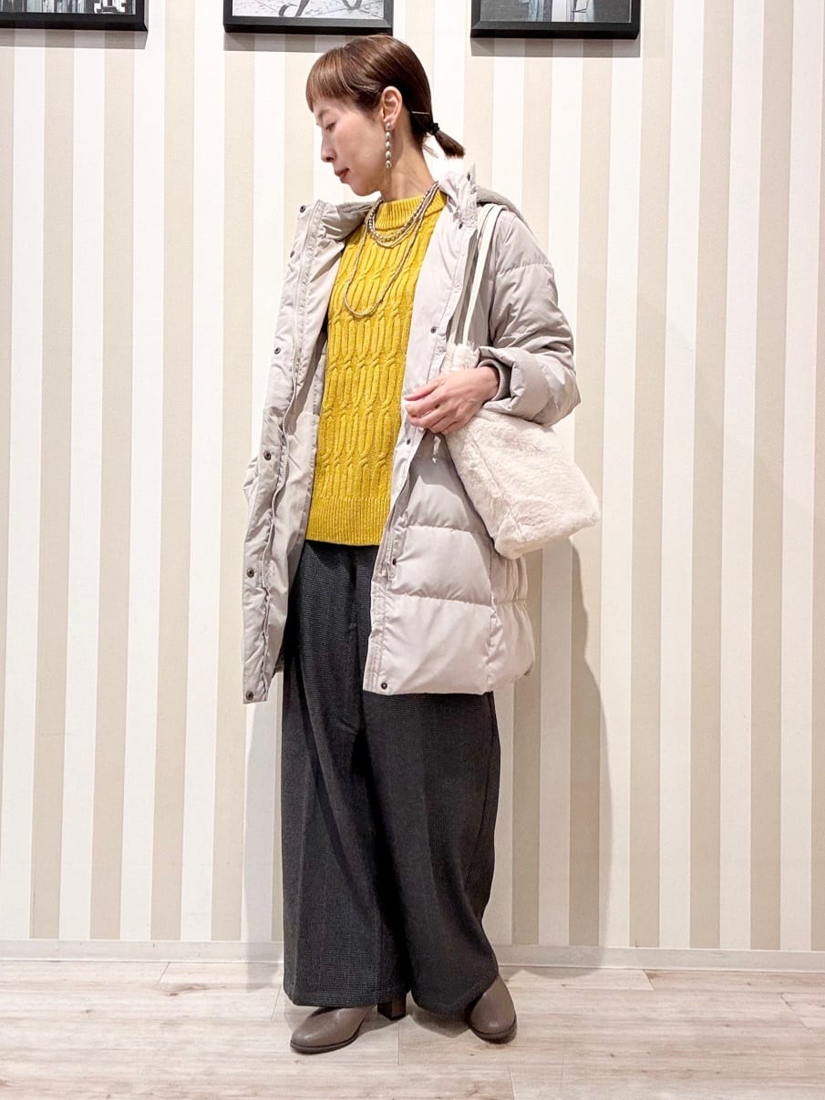 まつこさんの「SHOO･LA･RUE｜【洗濯機可/撥水】フェイクファーフード ロングダウン」を使ったコーディネート