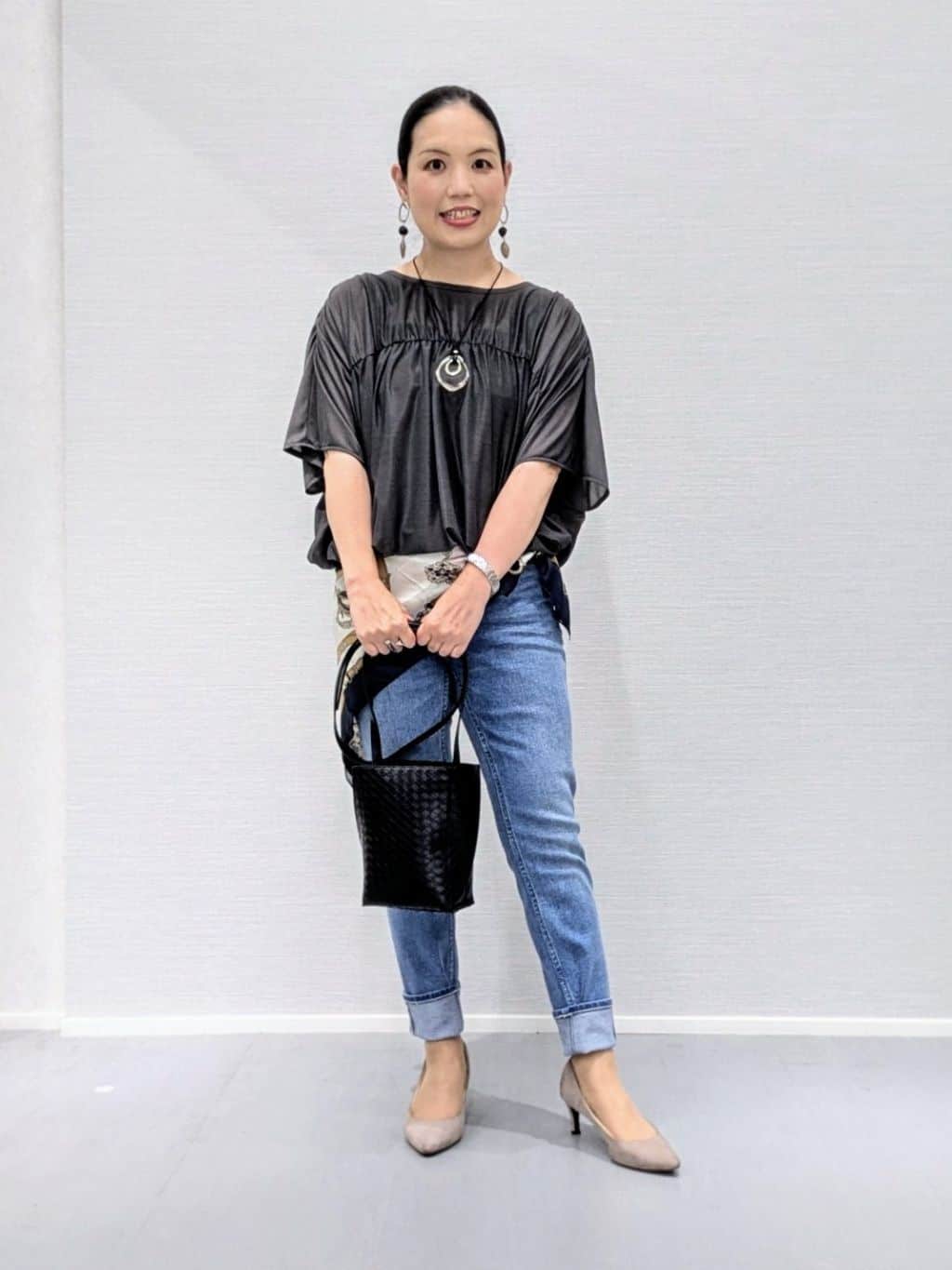 makkyさんの「UNTITLED｜【洗える／体型カバー】シャーリングシアートップス」を使ったコーディネート