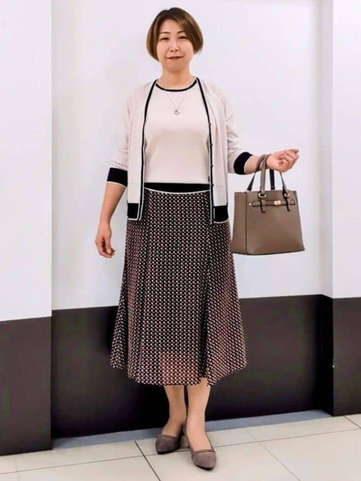 じゅりさんの「Reflect｜【WEB先行カラーあり／手洗い可／アンサンブル可】バイカラーカーディガン」を使ったコーディネート