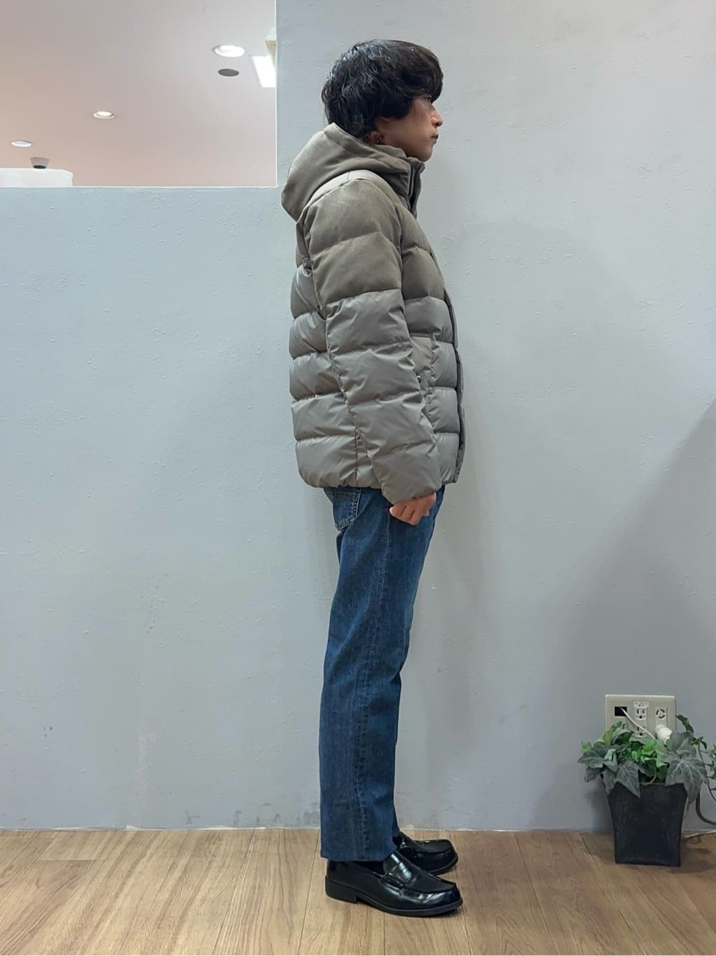 Uさんの「TAKEO KIKUCHI｜【モンスターストレッチ】日本製 ウォッシュド デニムパンツ」を使ったコーディネート