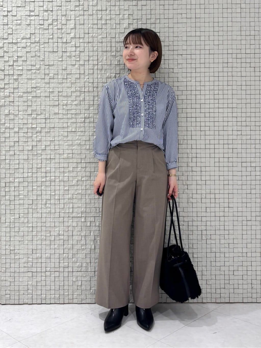 sakuさんの「INDIVI｜【洗える】胸元タックフリル長袖ブラウス」を使ったコーディネート