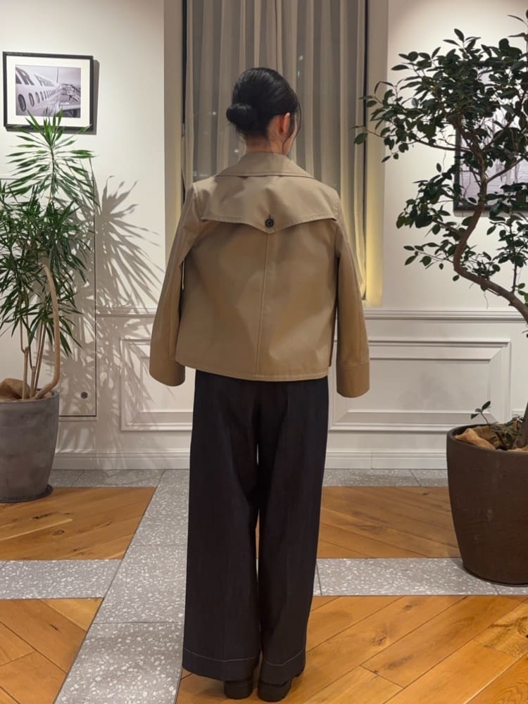 pupiさんの「DRESSTERIOR｜【ウォッシャブル/撥水素材】Aラインショートトレンチジャケット」を使ったコーディネート