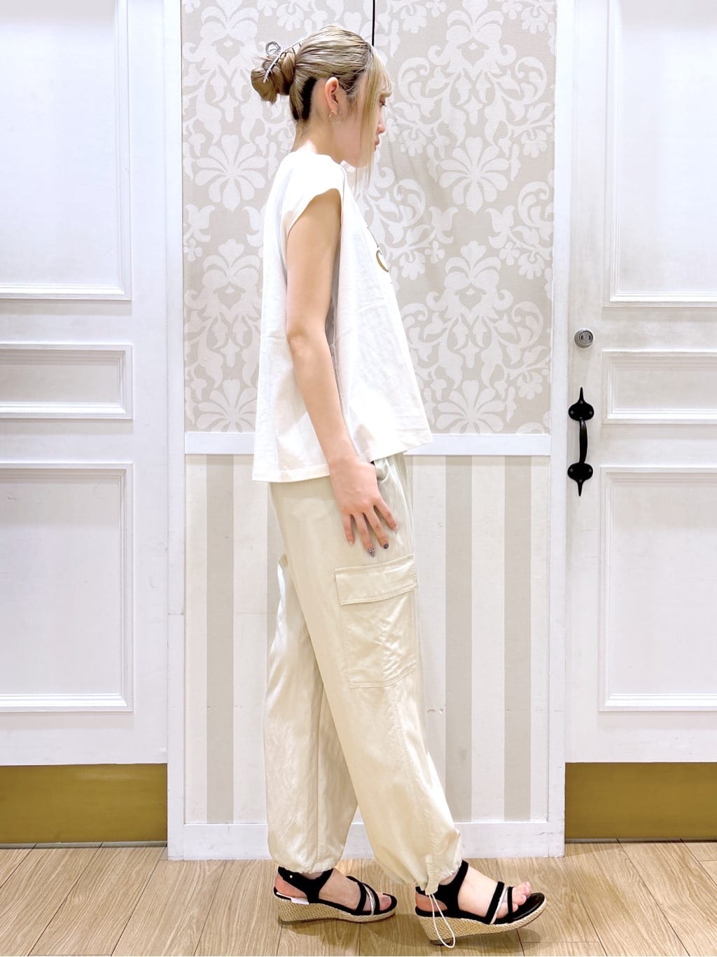 望 愛さんの「grove｜【Lee&times;grove別注】PRINT　SLEEVELESS T-SHIRTS」を使ったコーディネート