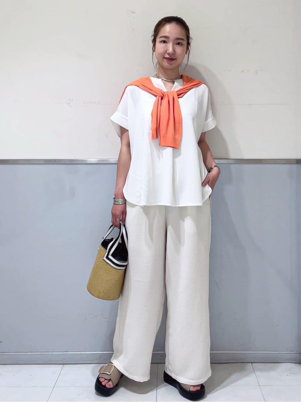 ミーさんの「index｜《7色展開／SS-LLサイズ》ストレッチスキッパーブラウス／セットアップ対応【洗濯機洗い可／防シワ】」を使ったコーディネート