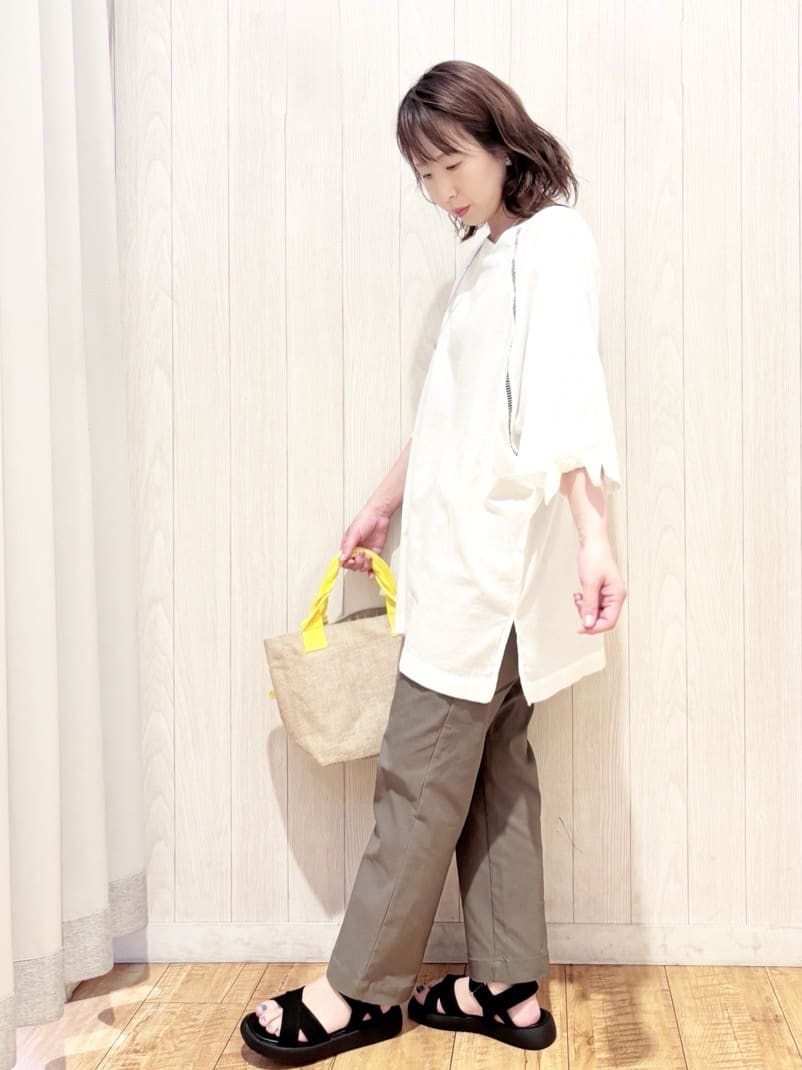 あいこさんの「SHOO･LA･RUE｜【S-LL】お袖デザインが華やか はしごレースチュニック」を使ったコーディネート