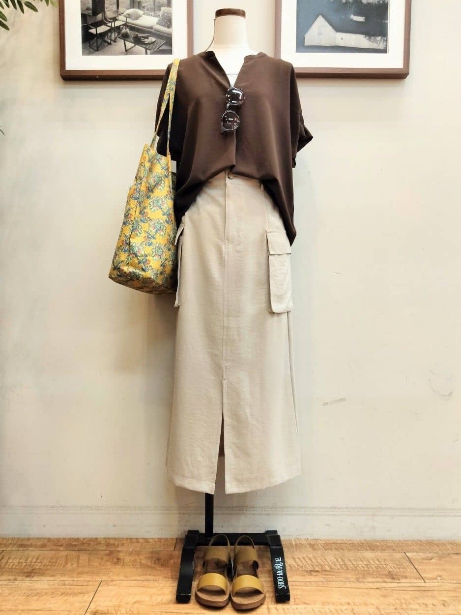 うっちーさんの「SHOO･LA･RUE｜【S-LL/セットアップ可/ひんやり】きちんと見えで上品 お袖タック スキッパーブラウス」を使ったコーディネート