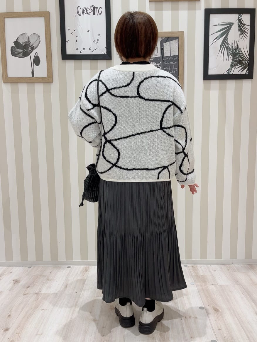 ma_miさんの「SHOO･LA･RUE｜◆【セレモニーにも】ひらりと揺れる上品シルエット サテンプリーツスカート」を使ったコーディネート