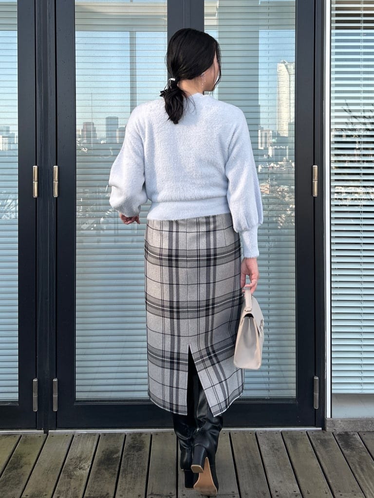 shinoさんの「Couture brooch｜【前後2WAY】Springフェザーカーデトップス」を使ったコーディネート