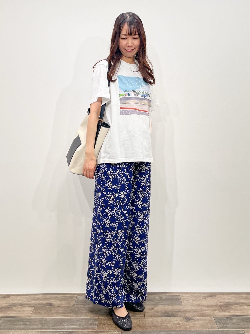 Aikoさんの「OPAQUE.CLIP｜風景イラストプリントTシャツ」を使ったコーディネート