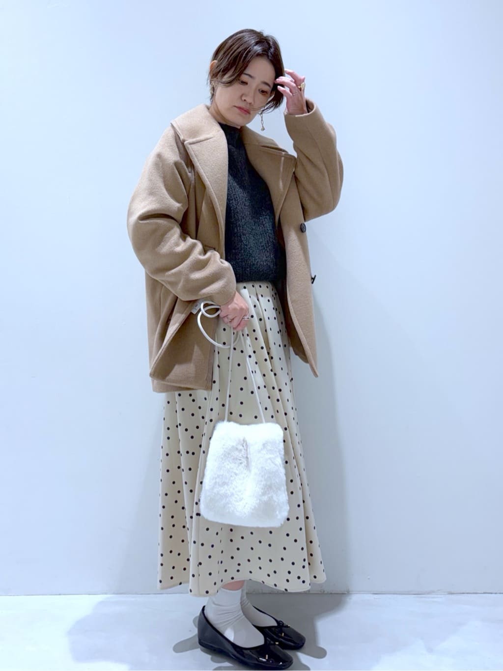 こじさんの「OPAQUE.CLIP｜カシミヤブレンドウールミドルピーコート」を使ったコーディネート
