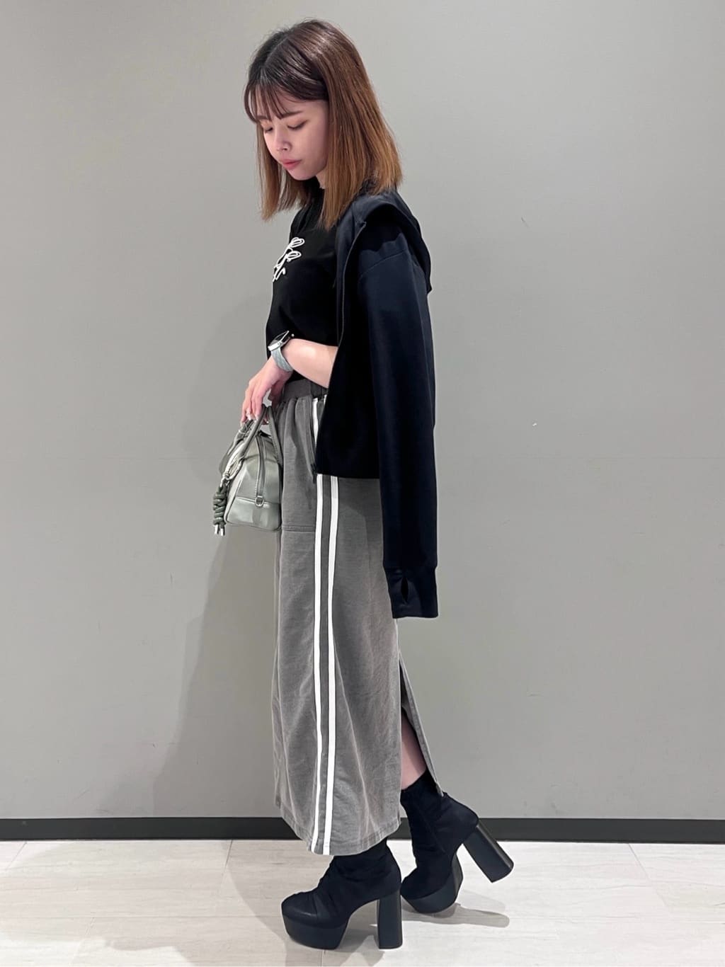 RISAさんの「ESPERANZA｜【ラク盛り／ショートブーツ】リピーター続出／脚長美脚 厚底シャーリングブーツ」を使ったコーディネート