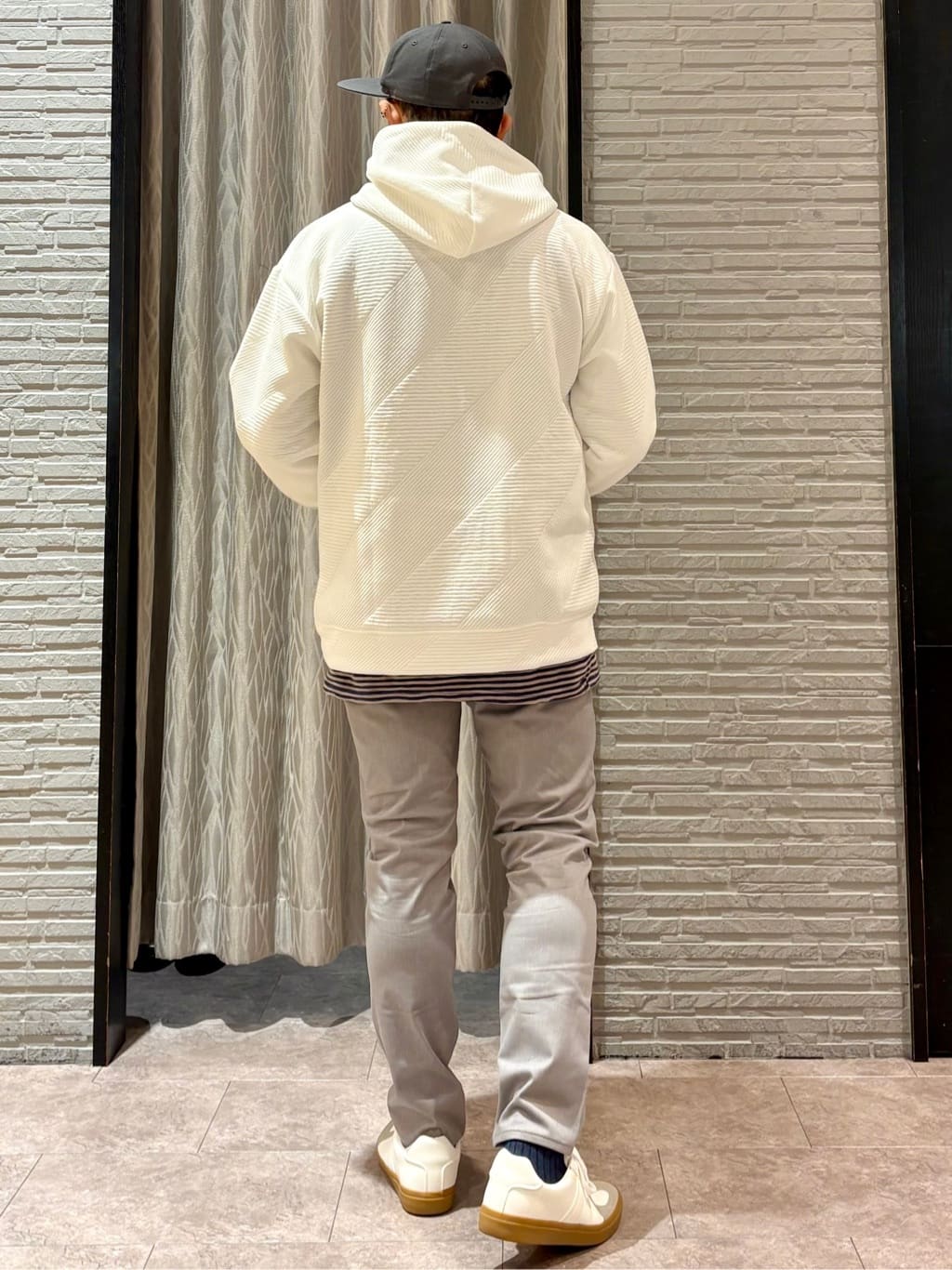 Pーyamaさんの「THE SHOP TK｜【さりげない表情が、品よく映える。】ふくれジャカードパーカ」を使ったコーディネート