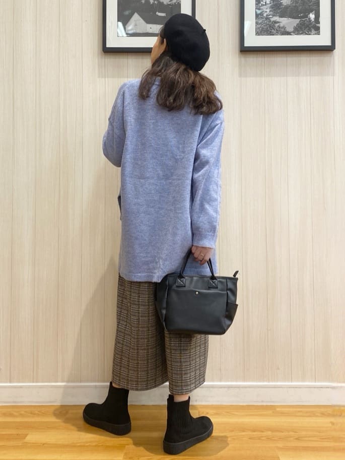 natsuさんの「SHOO･LA･RUE｜◆【S-LL/体型カバー】軽くてふわふわ お尻が隠れるワイドシルエットニット」を使ったコーディネート